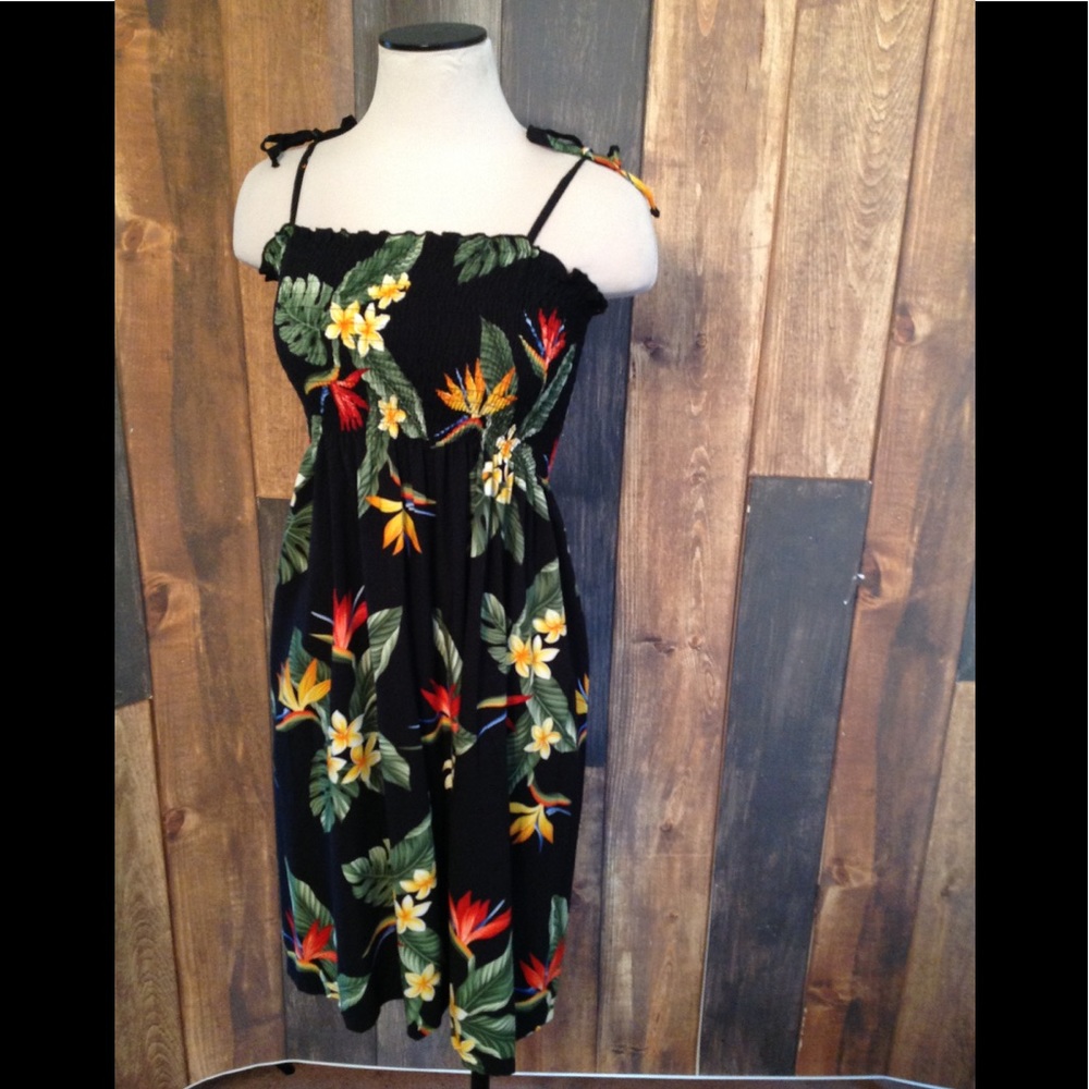 Ladies Plumeria Smocked Tube Dress✨Size Small - Picture 2 of 5